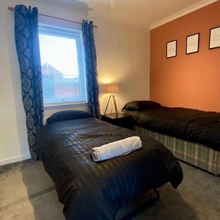 Cosy Cottage With Free Parking Close To Airport EDI Buitenkant foto
