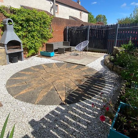 Cosy Cottage With Free Parking Close To Airport EDI Buitenkant foto