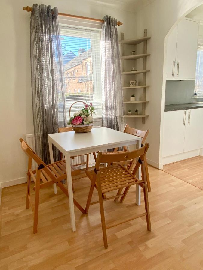 Cosy Cottage With Free Parking Close To Airport EDI Buitenkant foto