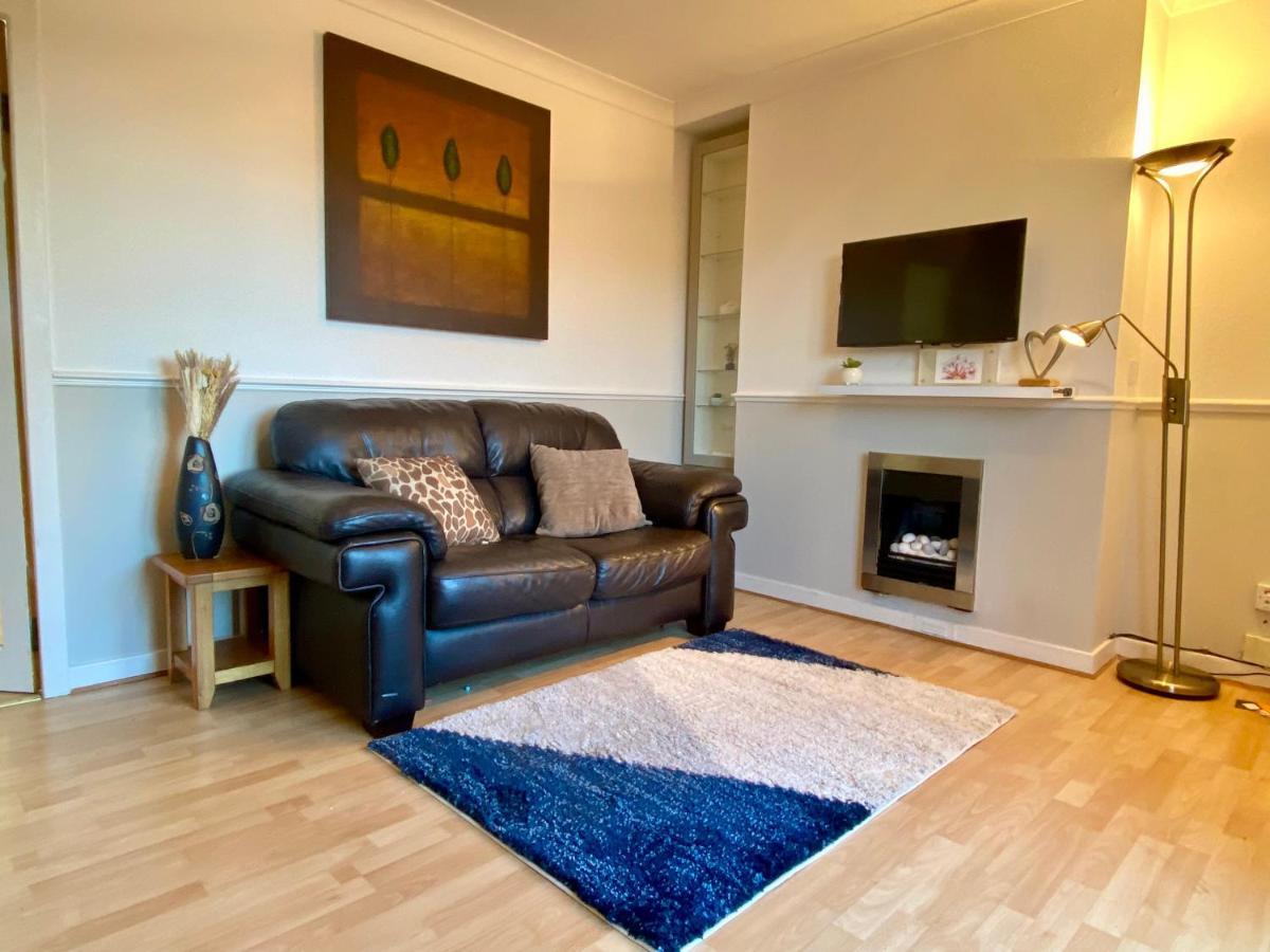 Cosy Cottage With Free Parking Close To Airport EDI Buitenkant foto